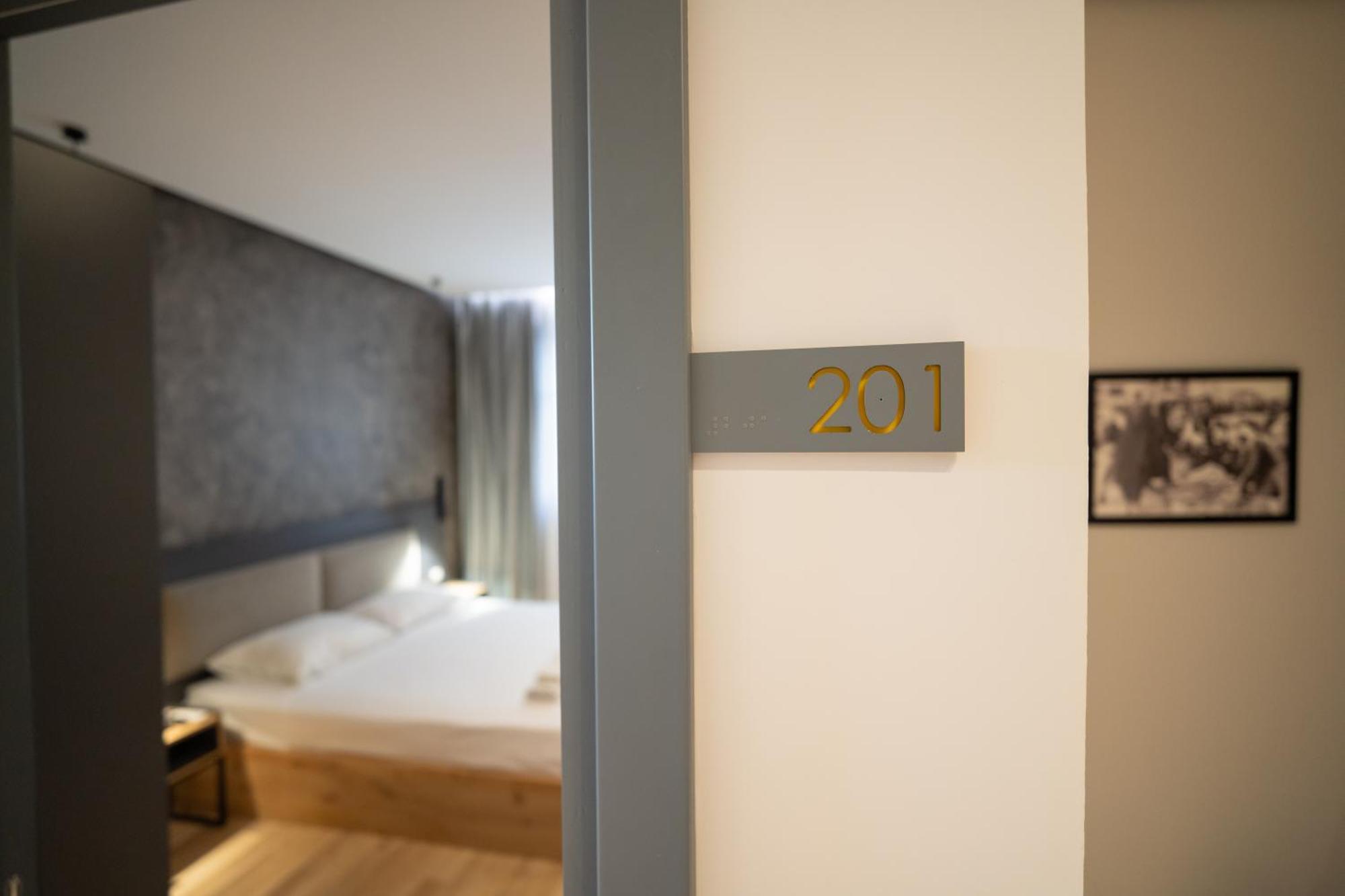 Center Boutique Hotel Tirana Exterior photo