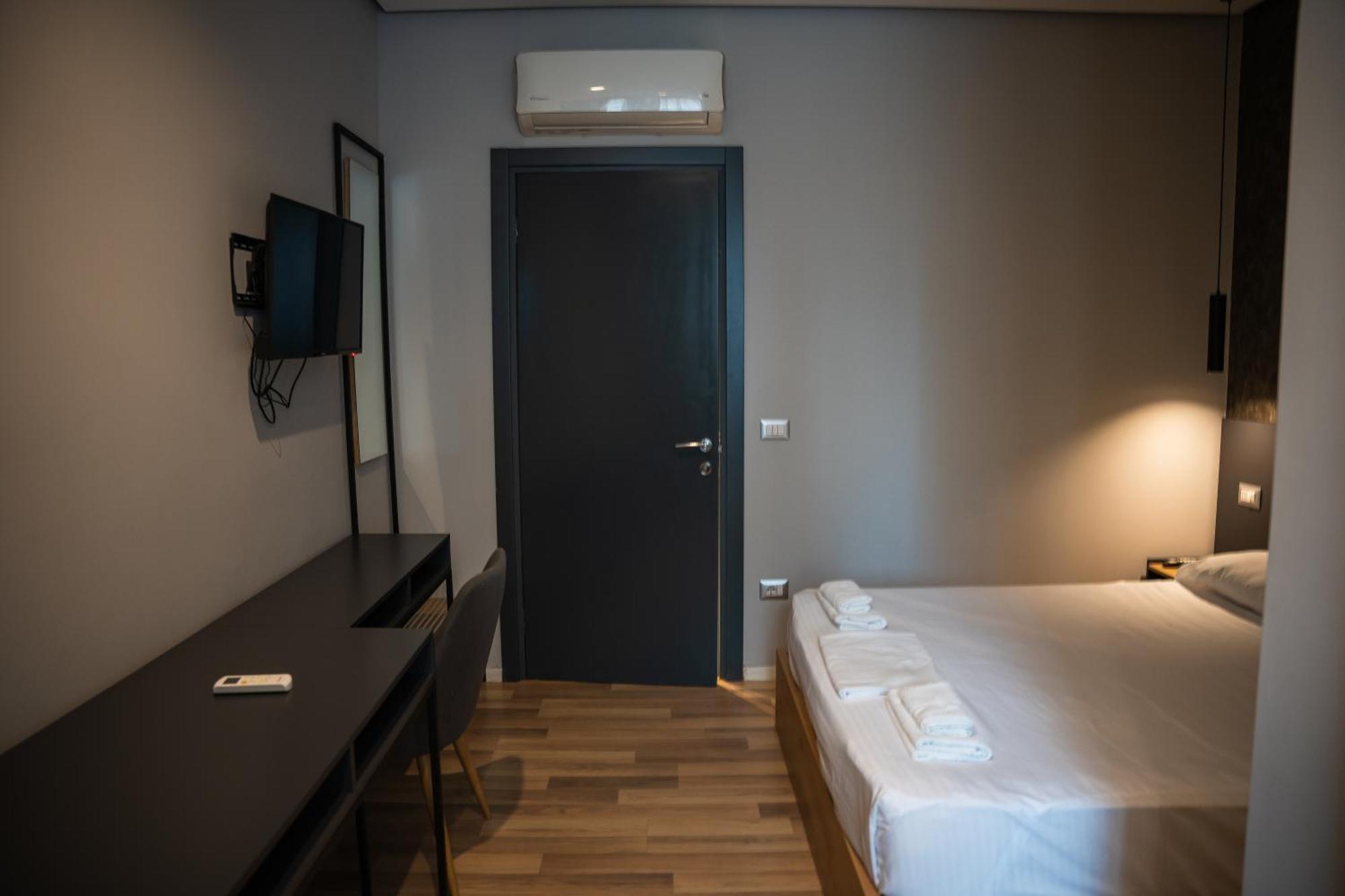 Center Boutique Hotel Tirana Exterior photo
