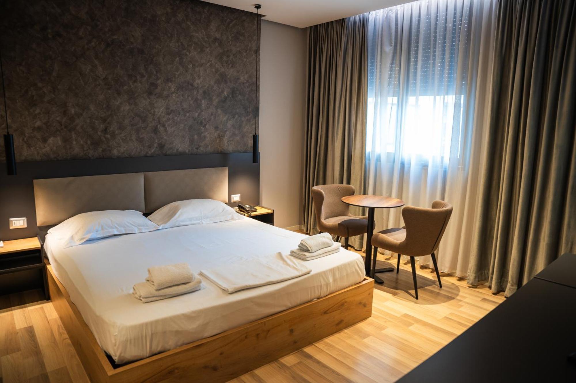 Center Boutique Hotel Tirana Exterior photo